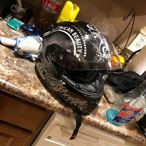 Women’s speed and strength helmet with sun visor